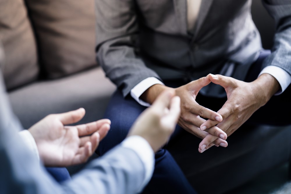 Two people listening to each other in a meeting. 